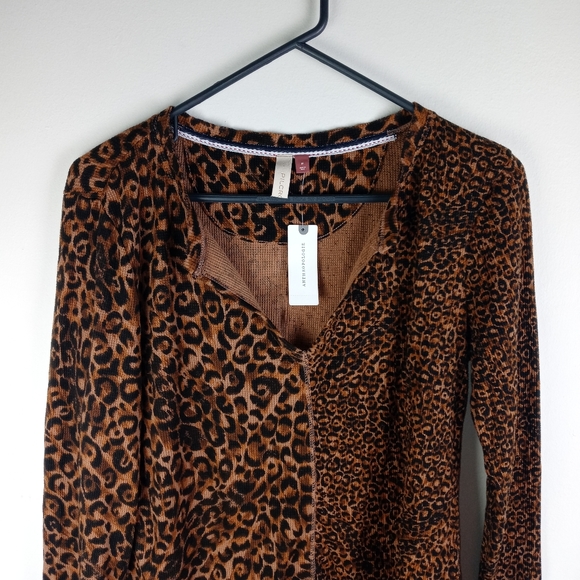 Pilcro Anthropologie Leopard Print Top Size M - Picture 2 of 14